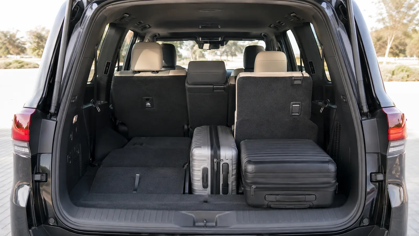 Three row seating and luggage configuration of a 7 seater car